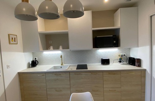 Auteuil Apartment | 5 mn from THOIRY theme park, 52 m2 apartment with private garden