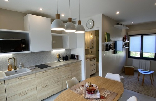 Auteuil Apartment | 5 mn from THOIRY theme park, 52 m2 apartment with private garden