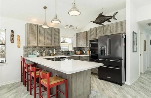 Isla Del Sol House | 5 O'clock Somewhere - 4 bed 3 bath - Sea Isle West End Galveston Bay