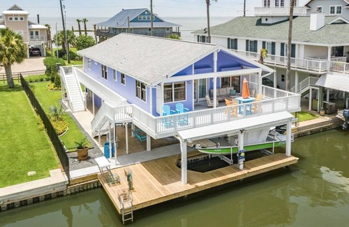 Isla Del Sol House | 5 O'clock Somewhere - 4 bed 3 bath - Sea Isle West End Galveston Bay
