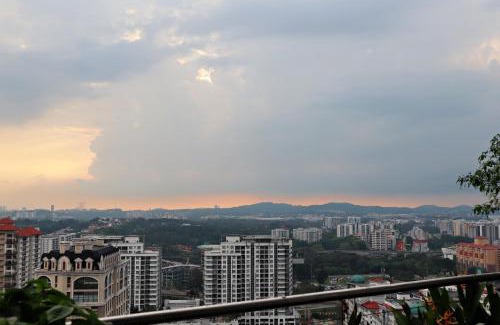 Petaling Jaya Apartment | 5 pax Santorini Colour Themed Suite at Paradigm Mall,PJ