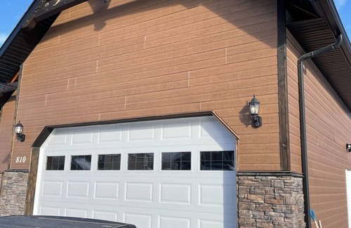Fox Creek House | 5 rooms for rent in a high end home with shared 5 piece bathroom, huge kitchen