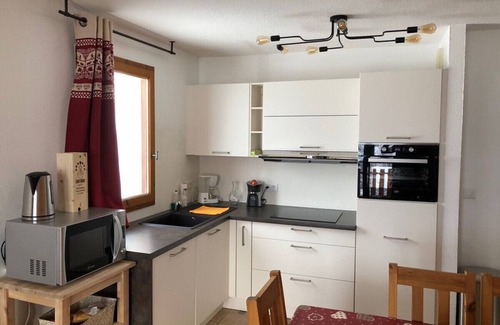 Les Deux Alpes Apartment | 5-seater apartment, 100 m from the slopes, view of the jewel cases