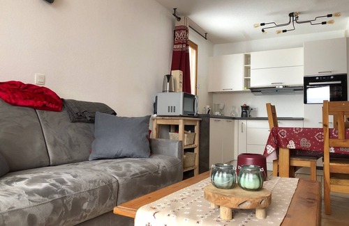 Les Deux Alpes Apartment | 5-seater apartment, 100 m from the slopes, view of the jewel cases