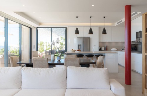 Chateauneuf-Grasse Villa | 5 Star 5 Bedroom contemporary Villa with amazing views.
