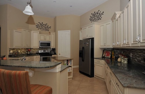 Mariner Villa | 5 Star Exquisite Villa Retreat with Pool on Canal