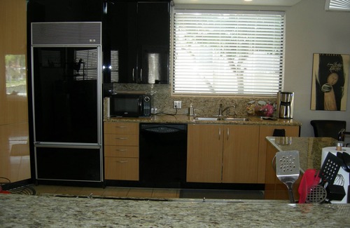The Islands House | 5 STAR Lakefront home, free heated pool, kayaks, close to airport access,