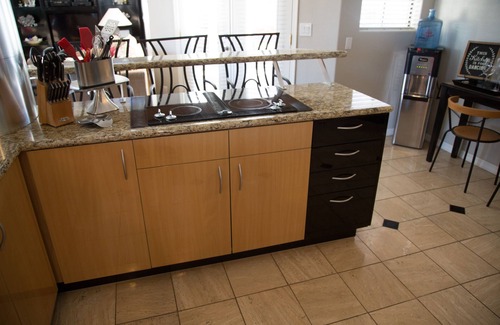 The Islands House | 5 STAR Lakefront home, free heated pool, kayaks, close to airport access,