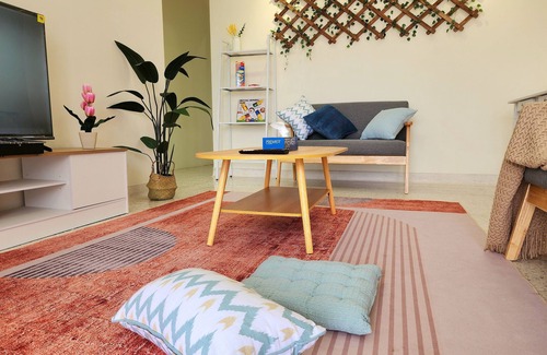 Petaling Jaya House | 5 Star Landed Home Petaling Jaya Seksyen 17, 4-bedroom house with AC and WiFi