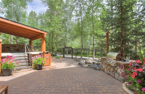 River Run Condo | 5-Star Location Jackpine Lodge Luxury unit closest to Gondola.