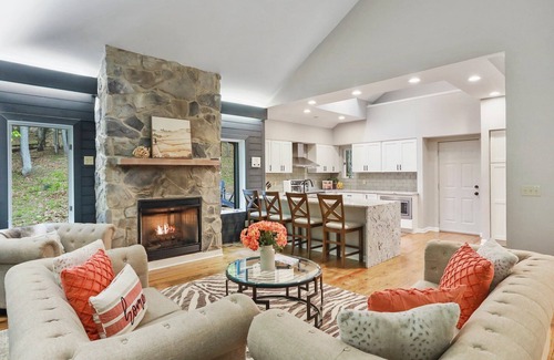 Berkeley Springs House | 🌟5 STAR Mountain Lodge💗Unmatched Hospitality🌷Close to town🎲GAME room