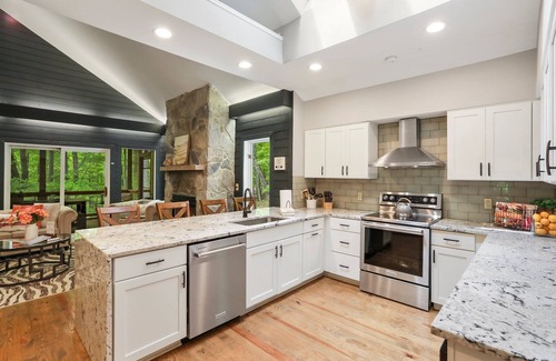 Berkeley Springs House | 🌟5 STAR Mountain Lodge💗Unmatched Hospitality🌷Close to town🎲GAME room