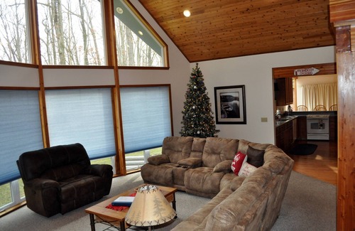 Blakeslee House | 5 STAR OWNER Managed, Lake Xcess, dock, Pool, Pickle-ball, Home Theater, firepit