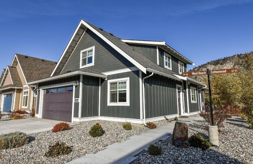 Okanagan-Similkameen House | 5 star rated, Family Friendly, mid meadow, close to pool/park - 4 bed, 2.5 bath