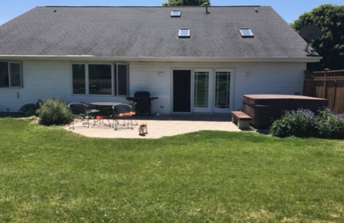 Oshkosh House | 5 Star Reviews, 5-Bedroom Home Sleeps 10, 3-Bath, Hot Tub, Game Room, So Nice!