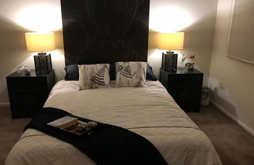 Glen Waverley House | 5 Star Room with own Bathroom - Singles, Couples, Families or Executives