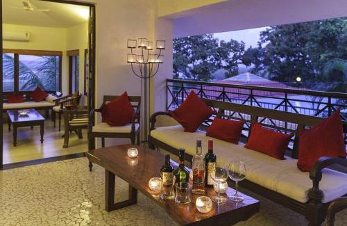 Britona Villa | 5 Tropical Woods 4 BR VillaGoa Pool Cook