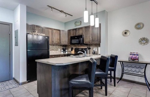 South Pandosy Condo | 5 ⭐️- Unit 322 - Sol Terra Stays - Enjoy Your Breakfast With A Creek View