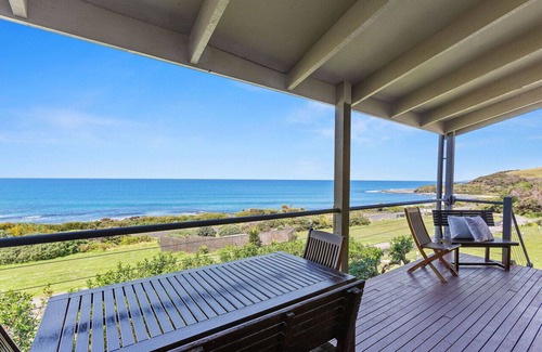 Wongarra Apartment | 5 Whitecrest Resort - Pool & Amazing Ocean Views