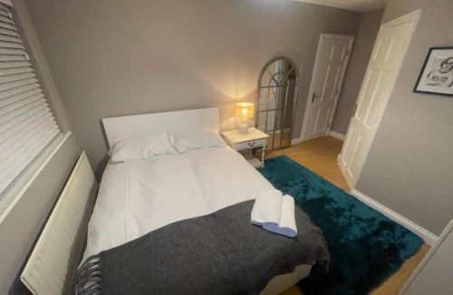 Strabane House | 50 Lampton Court