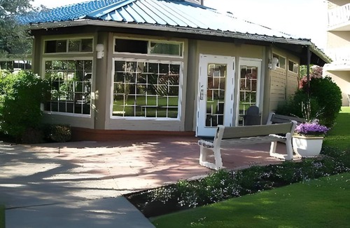 Regional District of Nanaimo House | 50 m² Motel ∙ 6 guests