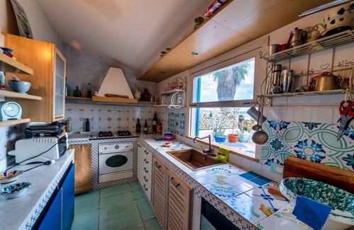 Porto Palo Villa | 50 metres from Blue Flag Portopalo beach, patio w/beach view