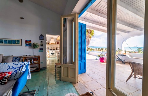 Porto Palo Villa | 50 metres from Blue Flag Portopalo beach, patio w/beach view
