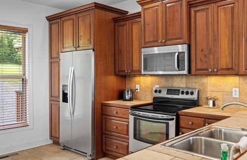 Cosby Cabin | 5000 Sq, Ft, Cabin on 1 Acre-Beautiful Views-Dogs Allowed