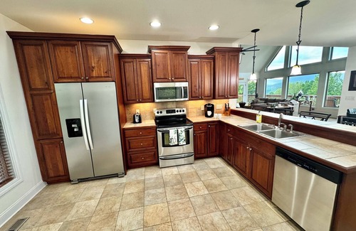 Cosby Cabin | 5000 Sq, Ft, Cabin on 1 Acre-Beautiful Views-Dogs Allowed