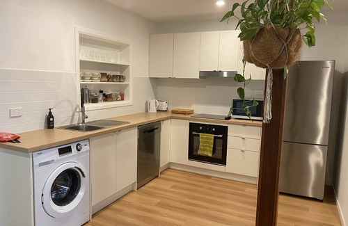 Maroochydore House | 500m to beach and cafe scene with pool!