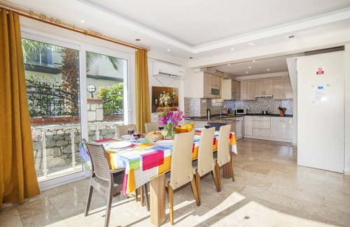 Fethiye City Center Villa | 500m to beach, pool table, table tennis very private villa.