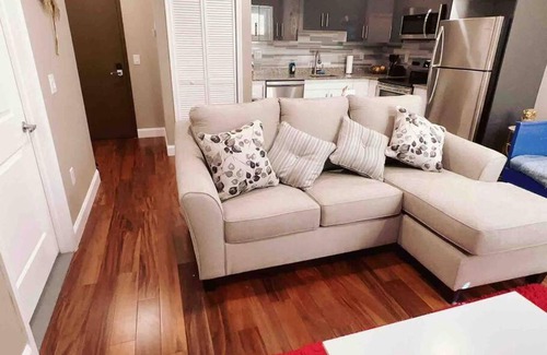 Logan Square Apartment | 504 Luxe 1BDR APT in center city