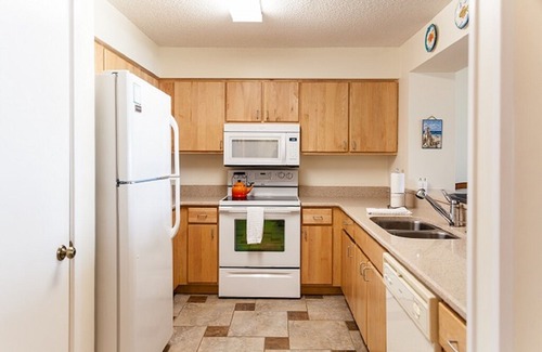 Isle of Palms Condo | 508 Summer House/ 2 BR Ocean View Condo w/ Wild Dunes Amenities!