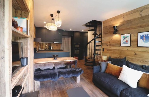 Le Lavachet Apartment | 50m from shops, 3rd floor, balcony, tv, ski locker, 50m², Tignes