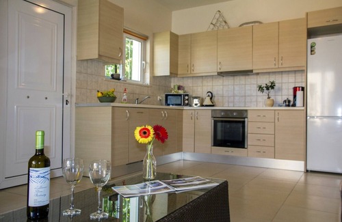 Nopigia Villa | 50mt to the beach★Roof terrace lounge★ Shared pool