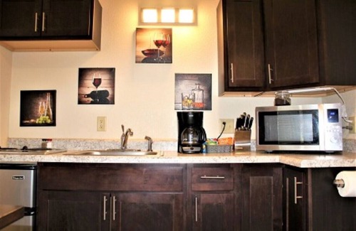 West Main HIll Apartment | 525 Sprague 8 · Apartment across from Waldo Stadium and WMU track