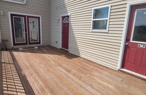 West Main HIll Apartment | 525 Sprague 8 · Apartment across from Waldo Stadium and WMU track