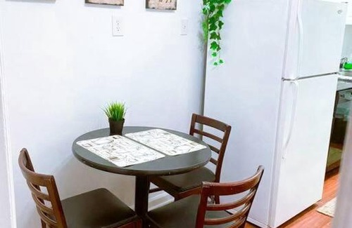 St. Louis Apartment | (53.1S) Forest Park, The Zoo, and much more
