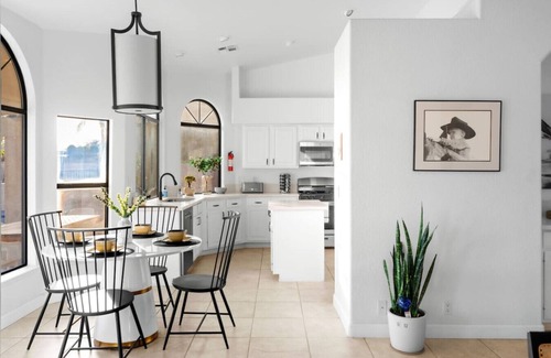 Arabian Crest House | 5335 E. Grovers Avenue