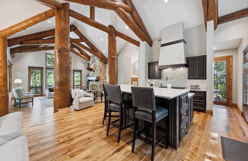 Avon House | 536 Elkhorn - 5 Bedroom Residence