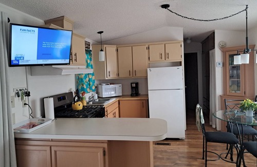 Donna House | 55+ active resort .