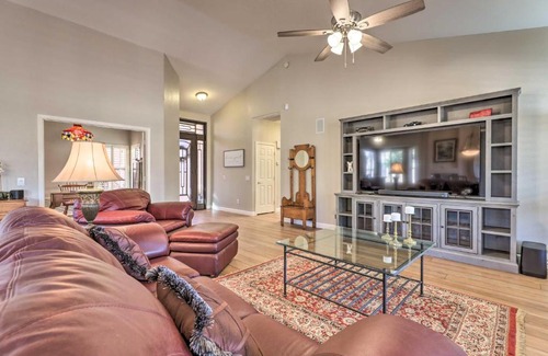 Oakwood House | 55 and Sun Lakes Casa with Patio and Pool Access