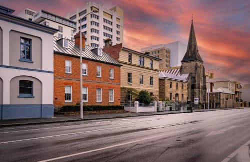 Hobart Central Business District Apartment | 55 Davey Townhouse 2, Salamanca on your doorstep