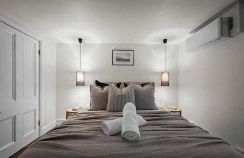 Hobart Central Business District Apartment | 55 Davey Townhouse 2, Salamanca on your doorstep