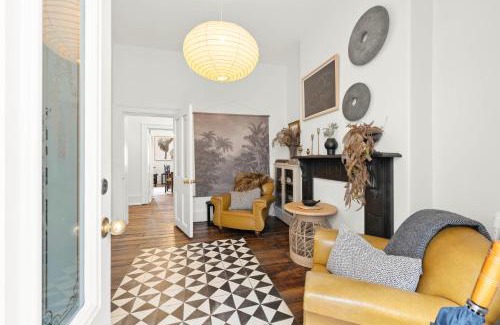 Hobart Central Business District Apartment | 55 Davey Townhouse 2, Salamanca on your doorstep