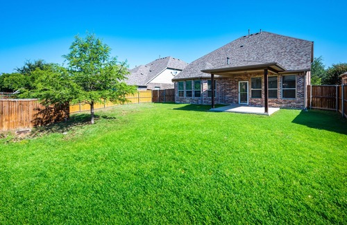 McKinney House | 55% off special Monthly price/New remodel/6 rooms/4 bathrooms/Business welcome