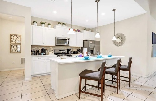 Loughman House | 5548 (1) King Suite Pool side, Solterra Resort