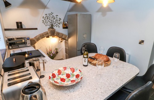 Richmond House | 56 THE GREEN, pet friendly, character holiday cottage in Richmond