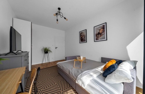 Wlochy Apartment | 56m2 Warsaw Włochy Apartment - Balcony, Workspace - by Rentujemy