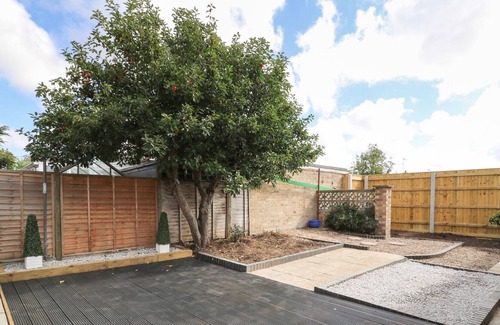 Leven Cottage | 57 WESTLANDS WAY, family friendly, with open fire in Beverley
